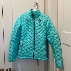 Women’s Northface Thermoball Coat